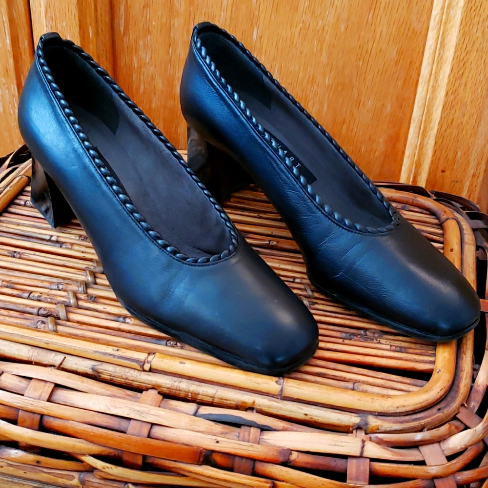Stuart Weitzman Soft Black Leather Heels Size 6.5
